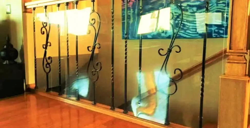 شیشه یا پلکسی گلاس